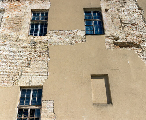 Partie Du Mur D'un Immeuble Ancien Avec Du Plâtre Endommagé